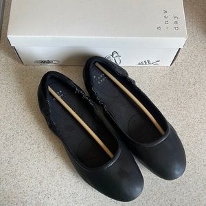 Black A New Day Meredith Flats